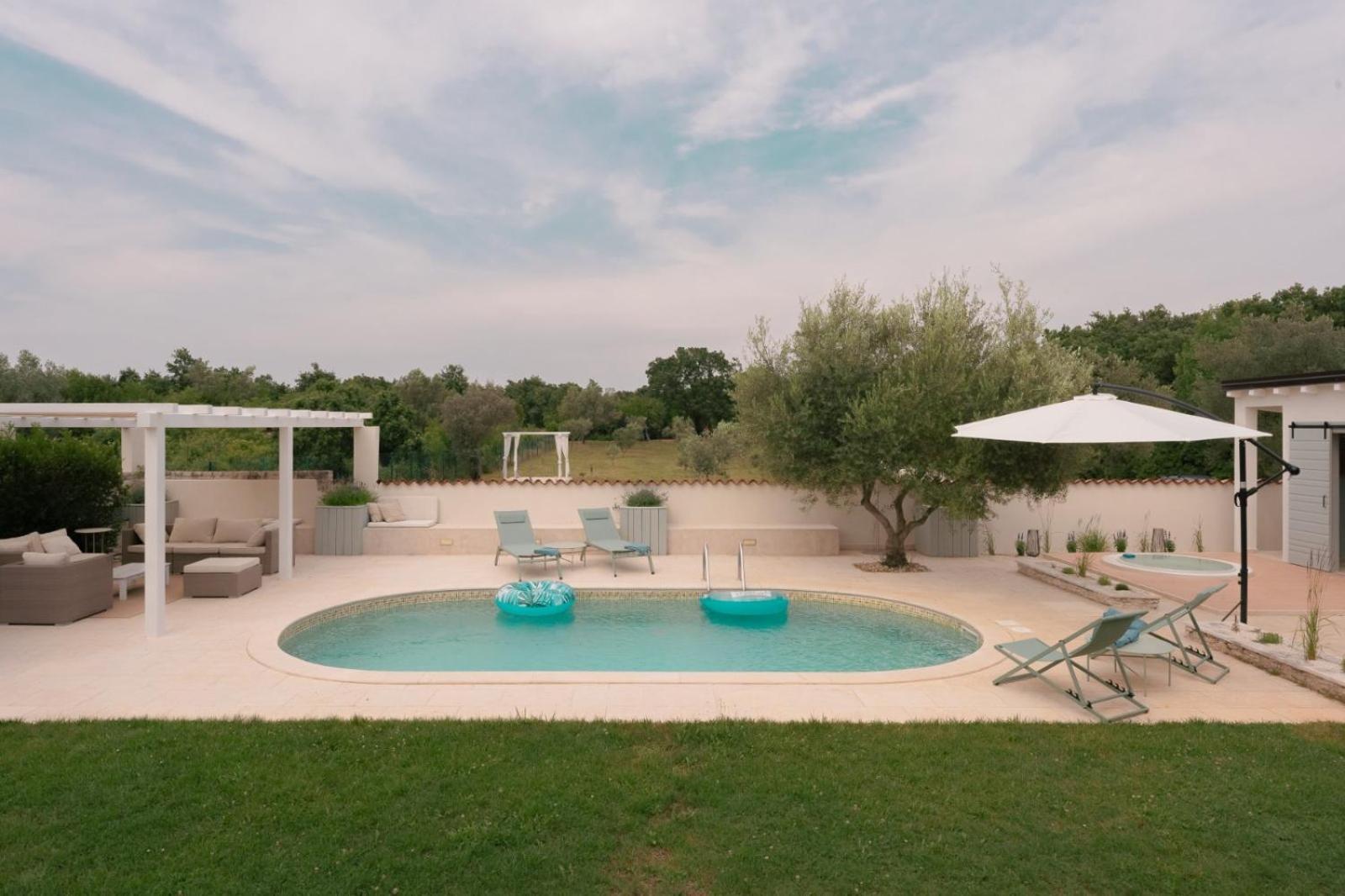 Luxury Villa In Istria - 9,000 Sqm Private Estate With Pool & Sauna, 15 Min To Sea, Near Fazana, 3 Bedrooms Juršići Bagian luar foto