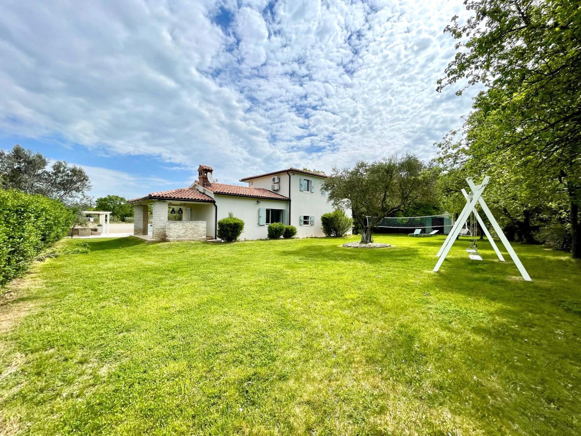 Luxury Villa In Istria - 9,000 Sqm Private Estate With Pool & Sauna, 15 Min To Sea, Near Fazana, 3 Bedrooms Juršići Bagian luar foto