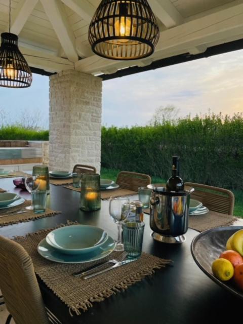 Luxury Villa In Istria - 9,000 Sqm Private Estate With Pool & Sauna, 15 Min To Sea, Near Fazana, 3 Bedrooms Juršići Bagian luar foto