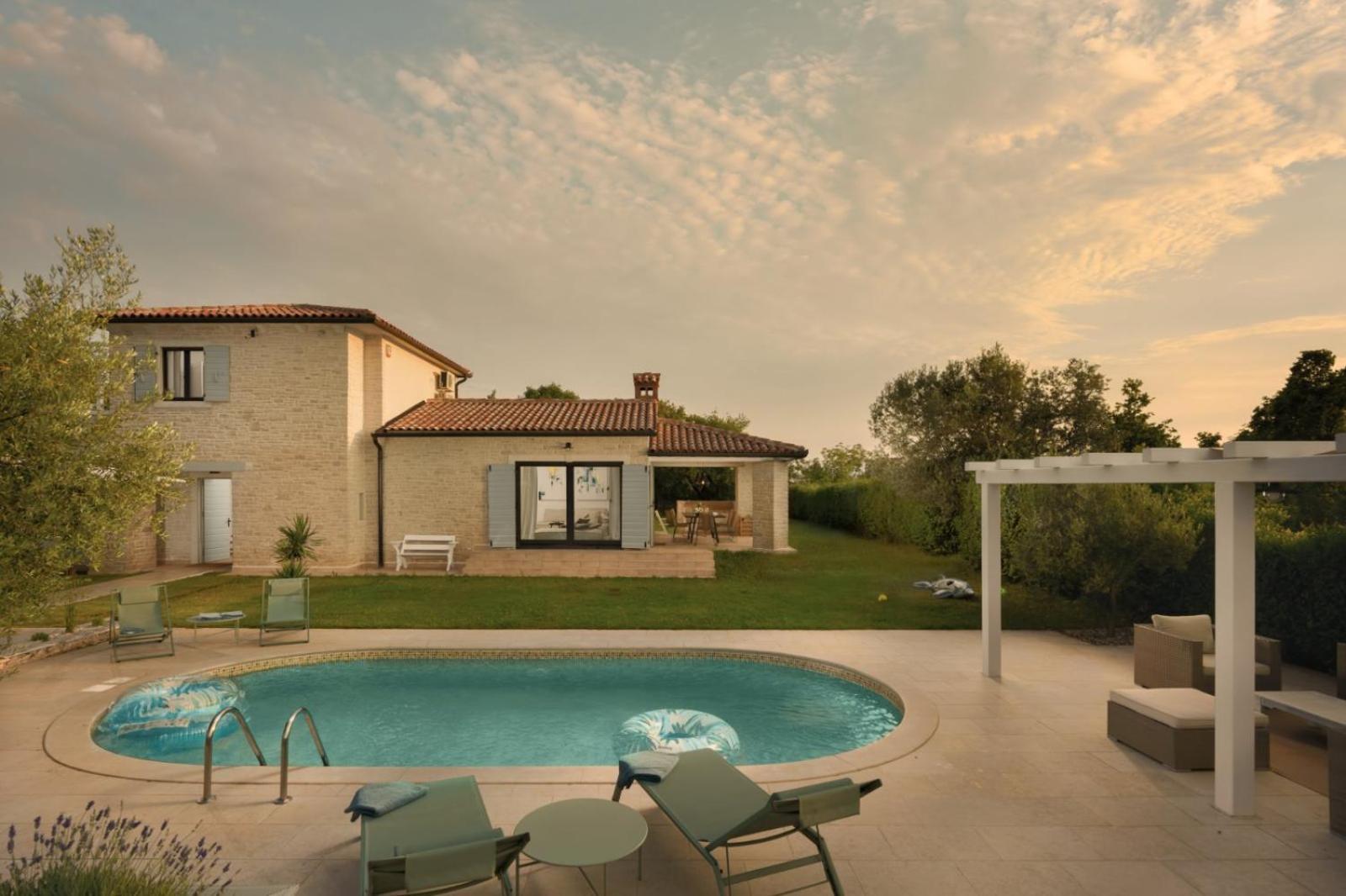 Luxury Villa In Istria - 9,000 Sqm Private Estate With Pool & Sauna, 15 Min To Sea, Near Fazana, 3 Bedrooms Juršići Bagian luar foto